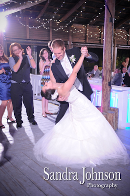 Best Lakeside wedding at Paradise Cove in Orlando, Florida - Wedding photographer - Sandra Johnson (SJFoto.com)